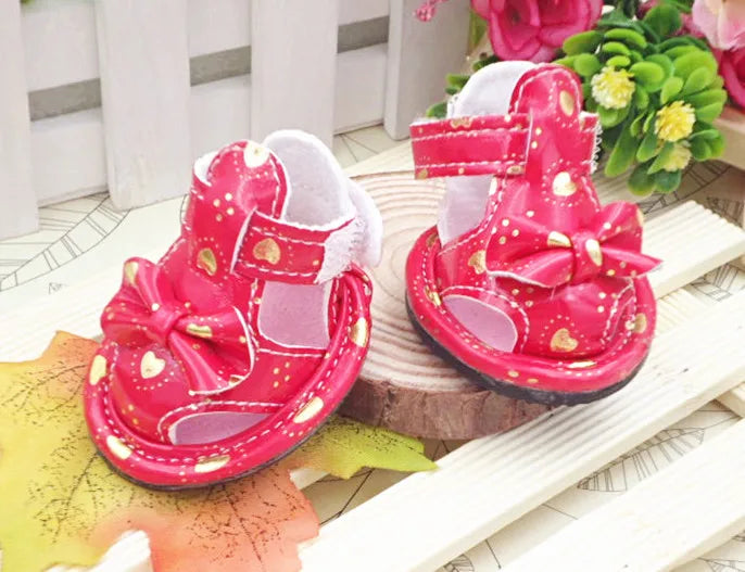 Heart-Shaped Pet Summer Shoes – Breathable Waterproof Dog Sandals for Outdoor Walking, Lightweight Cooling Design for Summer.