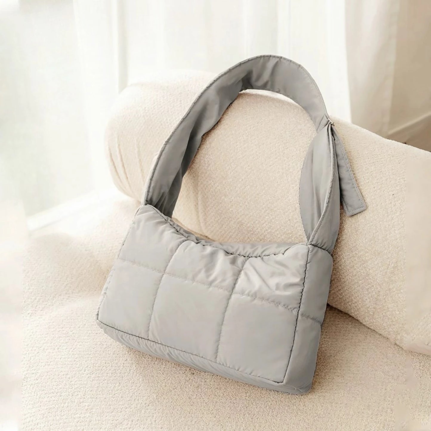 Warm Pet Carrier Bag – Head-Exposure Shoulder & Handheld Travel Bag for Cats & Small Dogs, Cozy Outdoor Carrier Design.