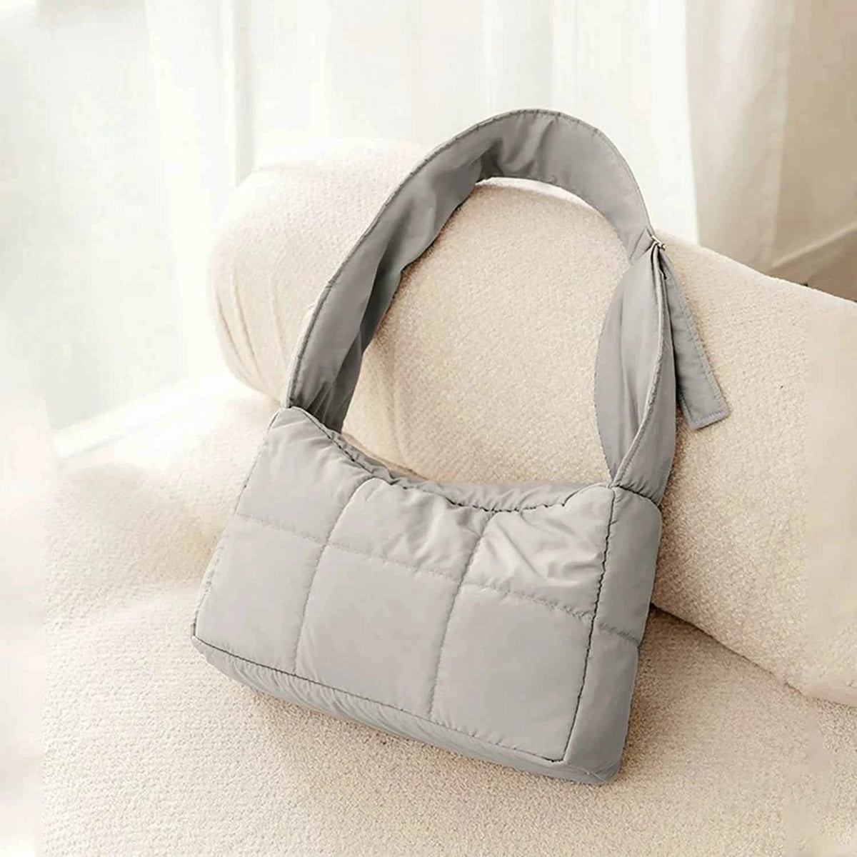 Warm Pet Carrier Bag – Head-Exposure Shoulder & Handheld Travel Bag for Cats & Small Dogs, Cozy Outdoor Carrier Design.