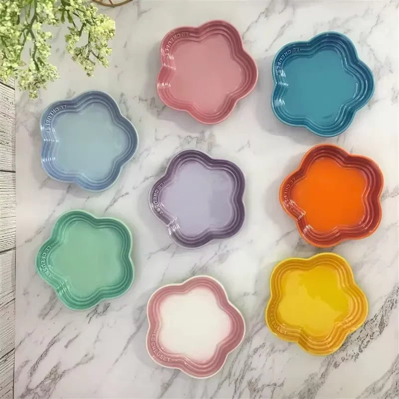 5.5'' Flower-Shaped Ceramic Cat Bowl – Extra-Wide Raised Anti-Vomiting Feeder, Elegant Pet Food Dish for Cats.