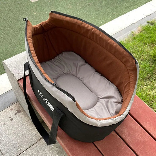 Soft-Sided Pet Carrier Bag – Breathable Travel Tote with Adjustable Strap & Comfortable Interior Pad for Cats and Small Pets.