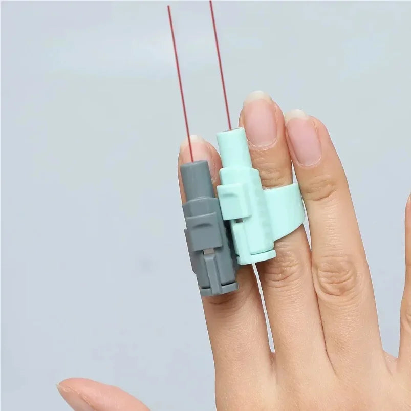 Portable Mini Laser Cat Toy – Wearable Finger Sleeve Design, Automatic Interactive Pet Teaser Pen for Safe Cat Play.