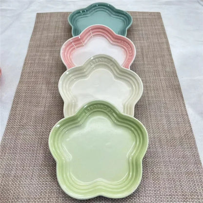 5.5'' Flower-Shaped Ceramic Cat Bowl – Extra-Wide Raised Anti-Vomiting Feeder, Elegant Pet Food Dish for Cats.
