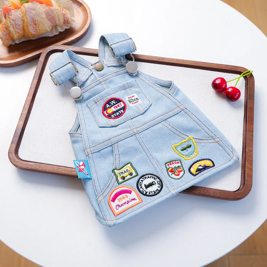 Retro Denim Pet Dress – Stylish Badge Skirt for Cats & Small Dogs, Cute Summer Outfit for Outdoor Adventures.