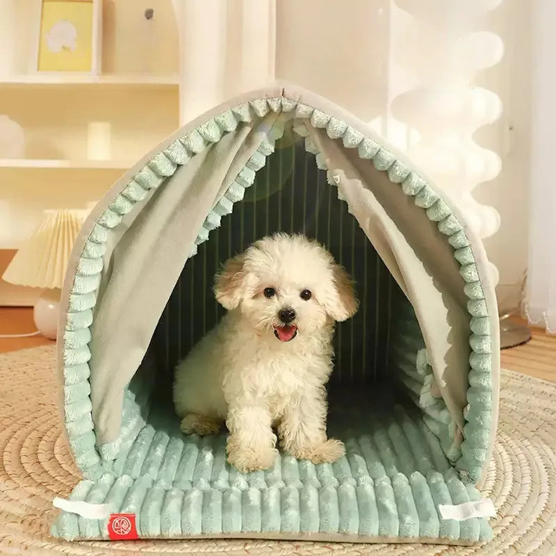 Winter Warm Enclosed Pet Bed with Spacious Interior, Soft All-Season Tent for Cats and Dogs.
