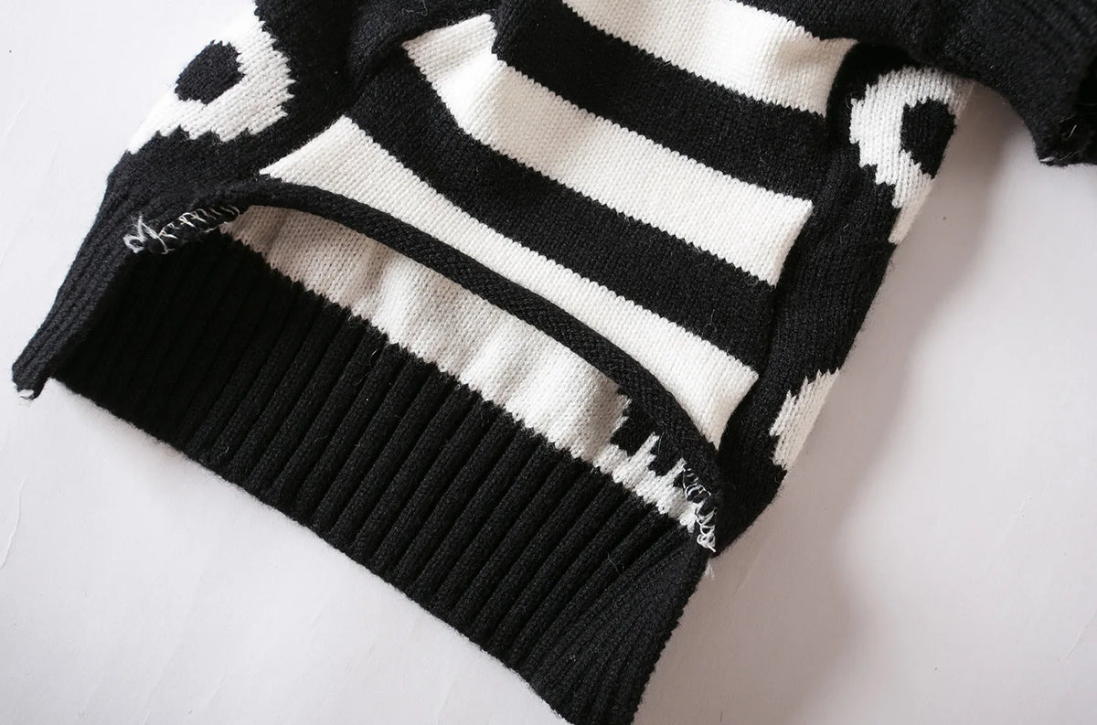 Halloween Pet Costume Skull Knitted Sweater Spring and Autumn Warmth for Cats and Dogs.