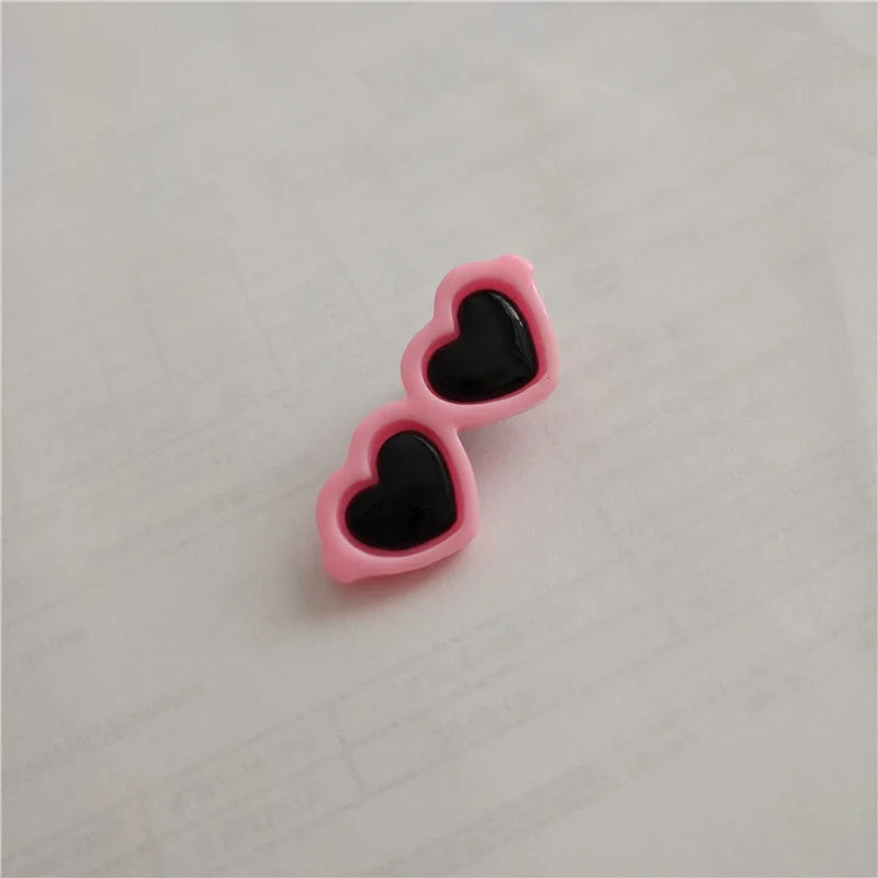 Cartoon Heart Wings Pet Hair Clips – Cute Bow Hairpins for Dogs & Cats, Adorable Hair Accessories.