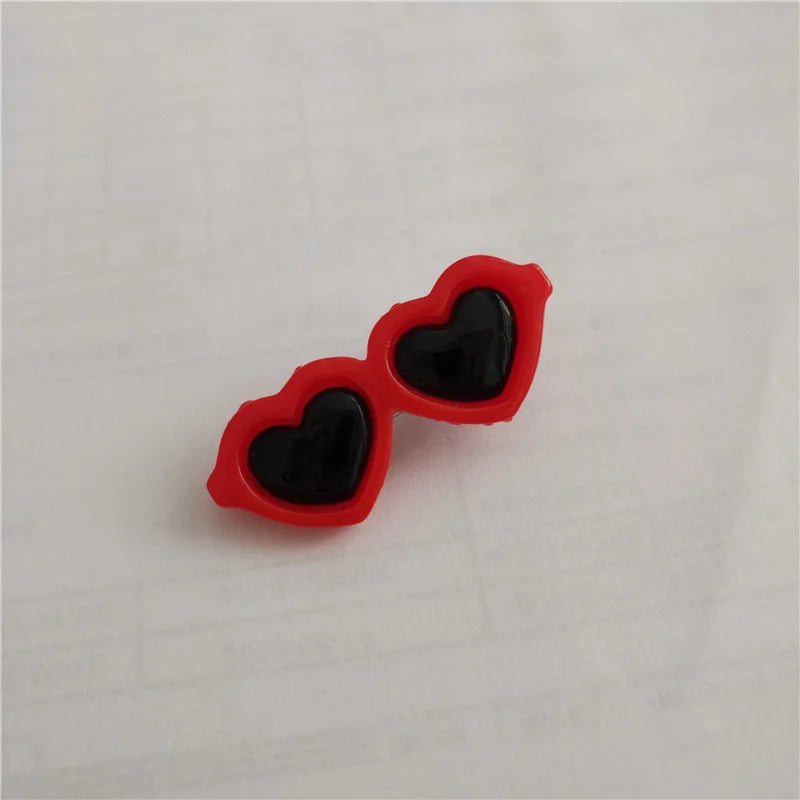 Cartoon Heart Wings Pet Hair Clips – Cute Bow Hairpins for Dogs & Cats, Adorable Hair Accessories.