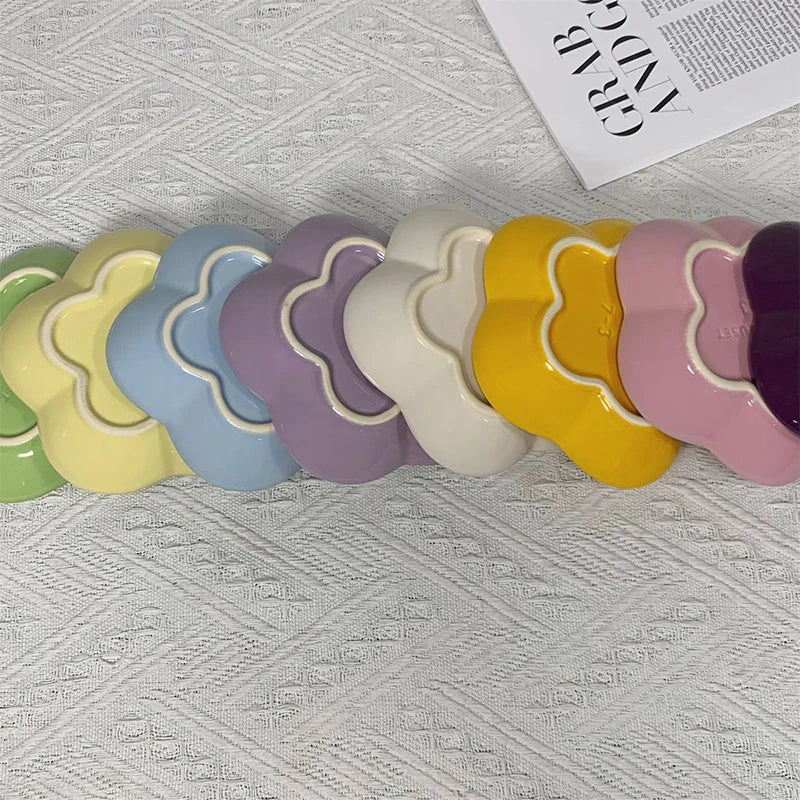 5.5'' Flower-Shaped Ceramic Cat Bowl – Extra-Wide Raised Anti-Vomiting Feeder, Elegant Pet Food Dish for Cats.