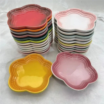 5.5'' Flower-Shaped Ceramic Cat Bowl – Extra-Wide Raised Anti-Vomiting Feeder, Elegant Pet Food Dish for Cats.