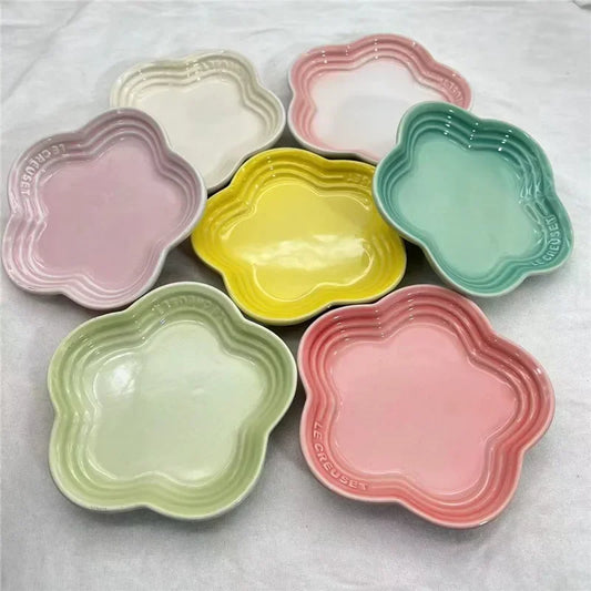 5.5'' Flower-Shaped Ceramic Cat Bowl – Extra-Wide Raised Anti-Vomiting Feeder, Elegant Pet Food Dish for Cats.