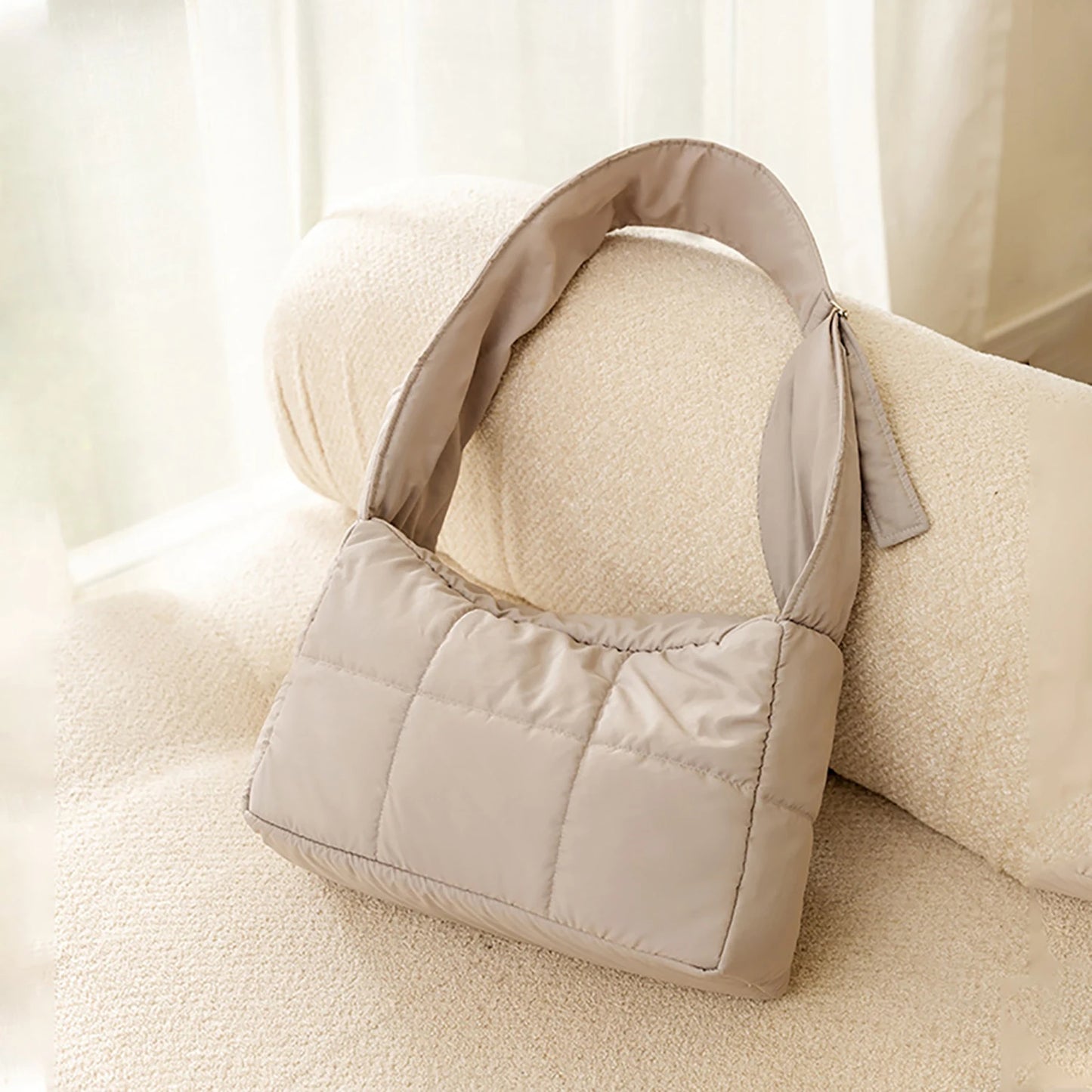 Warm Pet Carrier Bag – Head-Exposure Shoulder & Handheld Travel Bag for Cats & Small Dogs, Cozy Outdoor Carrier Design.