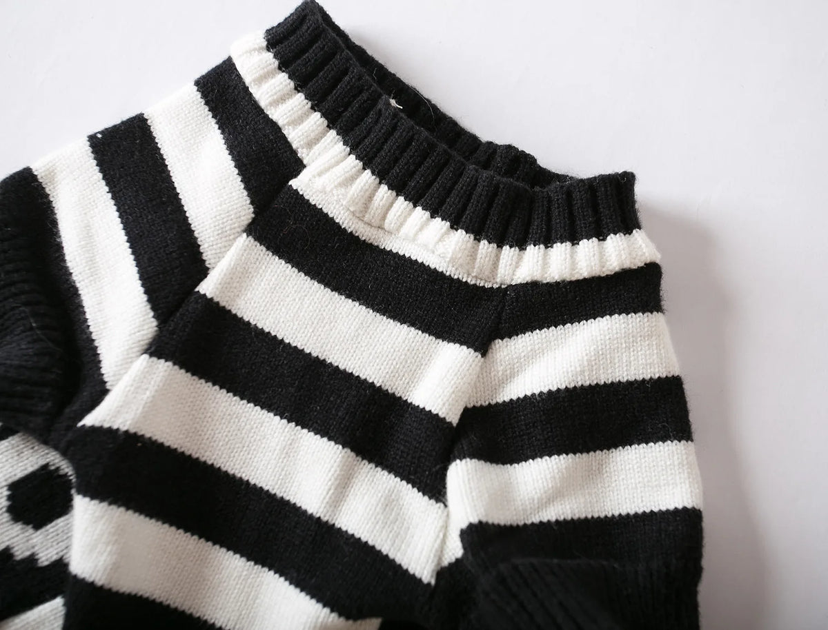 Halloween Pet Costume Skull Knitted Sweater Spring and Autumn Warmth for Cats and Dogs.