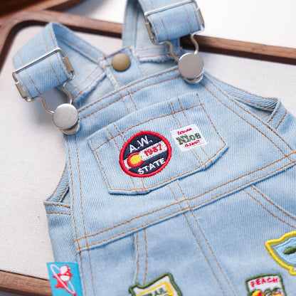 Retro Denim Pet Dress – Stylish Badge Skirt for Cats & Small Dogs, Cute Summer Outfit for Outdoor Adventures.
