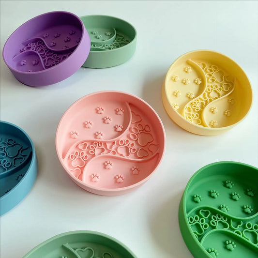 1PC Silicone Pet Slow Feeder Bowl – Anti-Choke Divided Lick Mat with Suction Cup, Spill-Resistant Feeding Dish for Cats & Dogs.