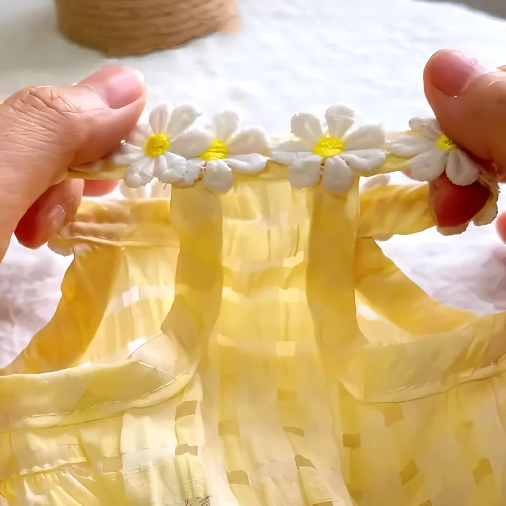Breathable Floral Pet Dress – Cute Princess Skirt with Wreath Collar for Cats & Small Dogs, Lightweight Outfit for Mini Puppies.