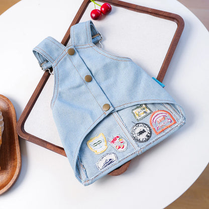 Retro Denim Pet Dress – Stylish Badge Skirt for Cats & Small Dogs, Cute Summer Outfit for Outdoor Adventures.