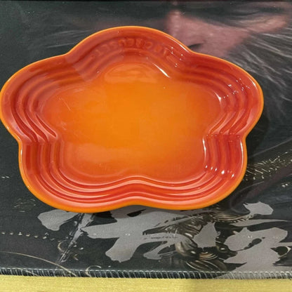 5.5'' Flower-Shaped Ceramic Cat Bowl – Extra-Wide Raised Anti-Vomiting Feeder, Elegant Pet Food Dish for Cats.