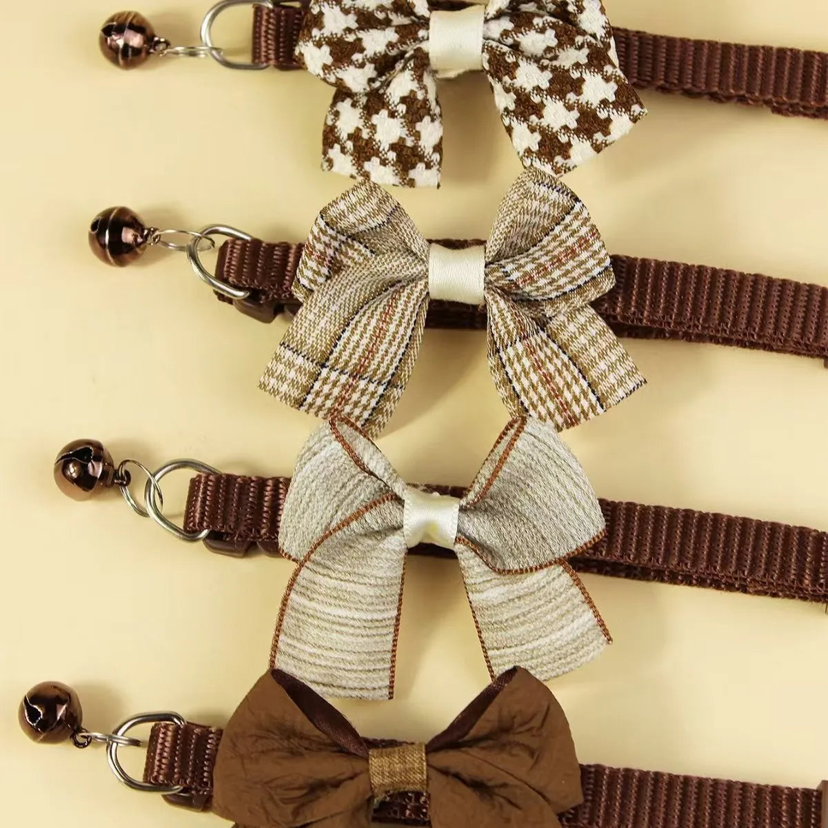 1/4PCS Winter Dog & Cat Collar Set – Adjustable Bowknot Collar with Bell and Safety Buckle for Puppies, Chihuahuas & Cats.
