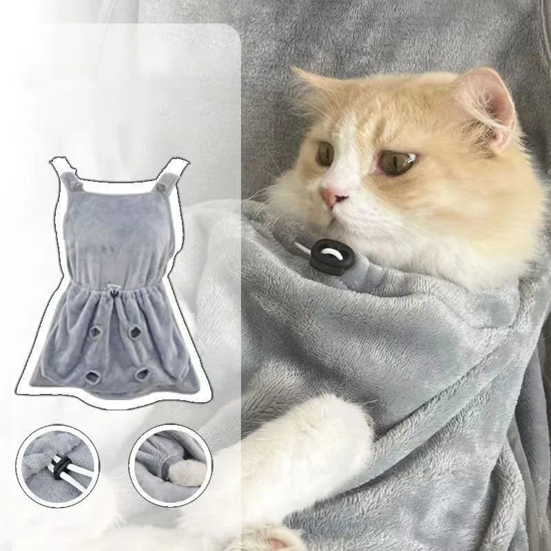 Cat Carrier Apron – Plush Hanging Chest Bag with Breathing Holes, Cozy Travel Pouch for Small Cats & Dogs, Perfect for Winter Use.