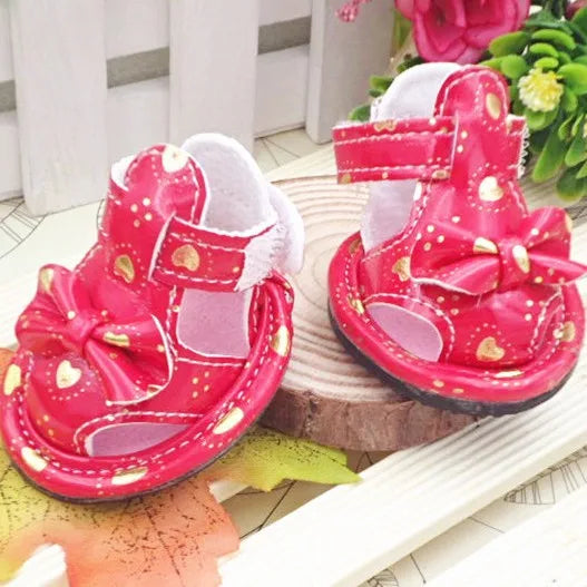 Heart-Shaped Pet Summer Shoes – Breathable Waterproof Dog Sandals for Outdoor Walking, Lightweight Cooling Design for Summer.